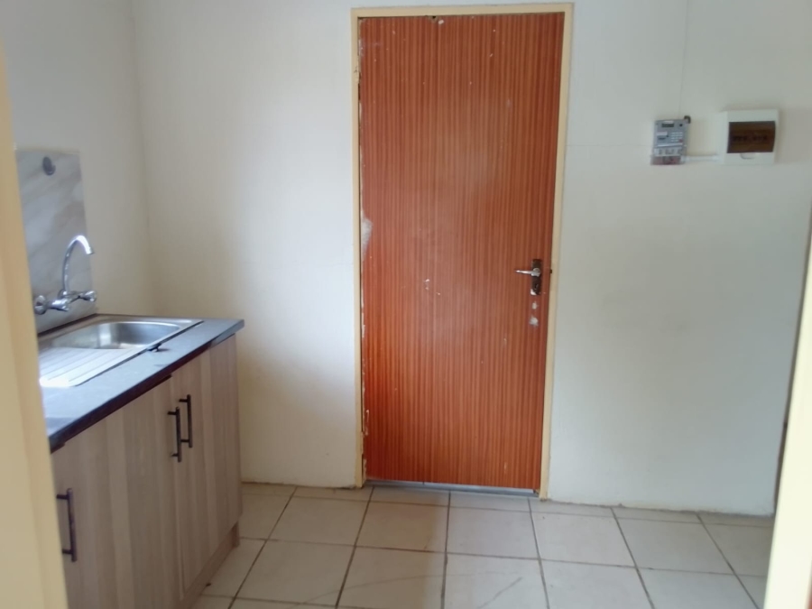 To Let 1 Bedroom Property for Rent in Oos Einde North West